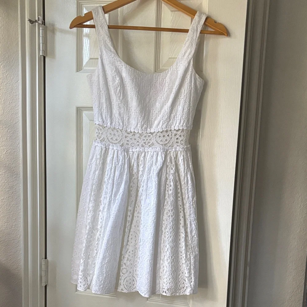 Lilly Pulitzer Rosemarie Eyelet Scoop
Neck Dress - Picture 4 of 9